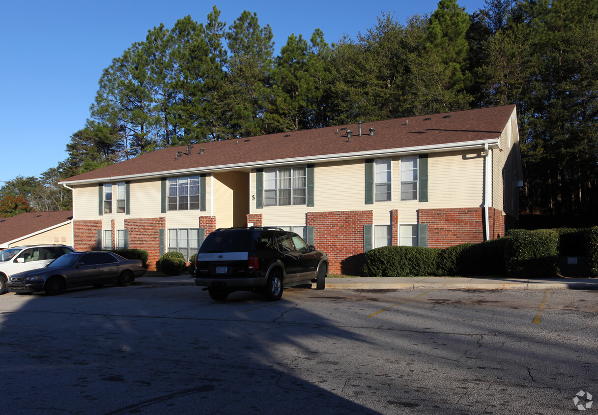 Foto del edificio - Lake Forest Apartments