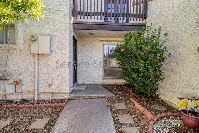 Building Photo - 1729 S Shannon Dr
