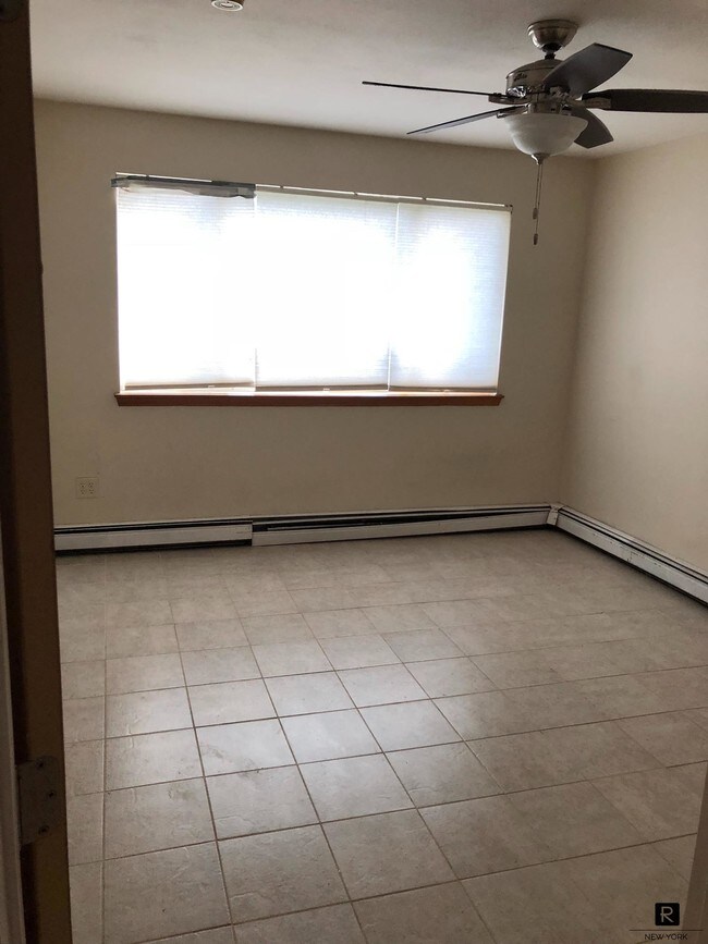 Building Photo - 150 Sandalwood Drive