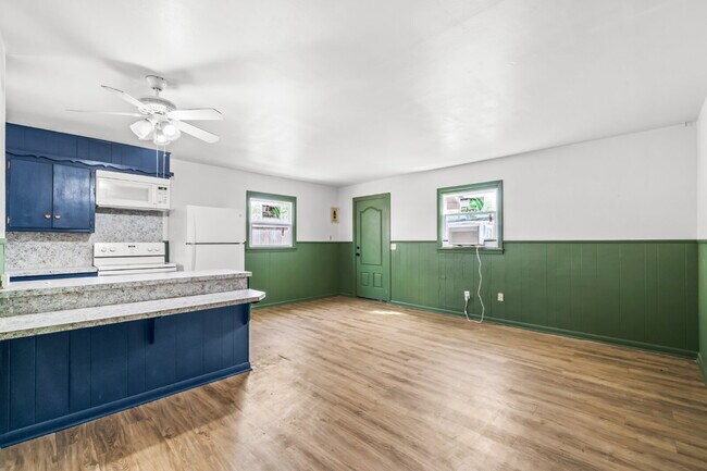 Building Photo - Charming Efficiency, Minutes from Texas Tech