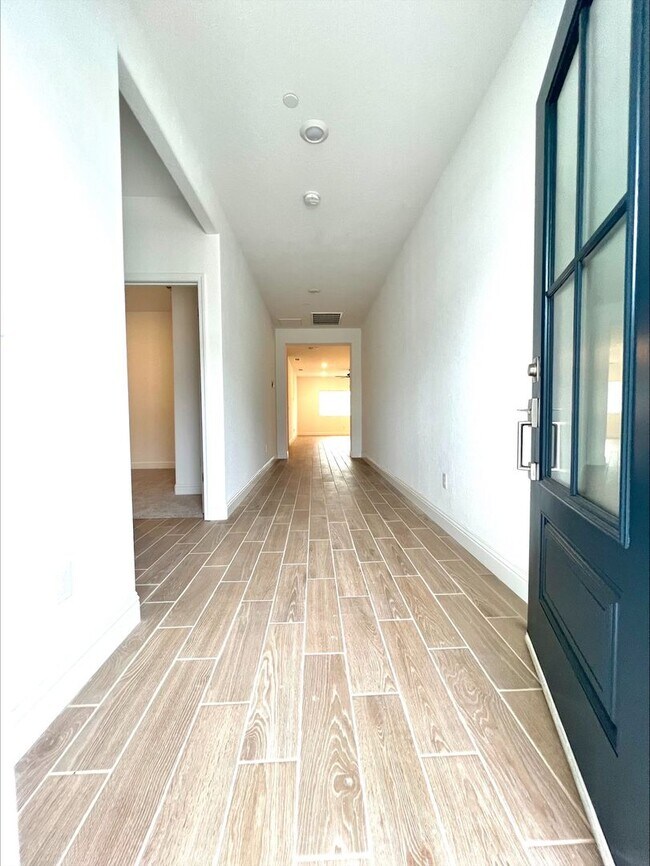 Foto del edificio - Beautiful 3-Bed, 2-Bath Lennar Home in Daf...