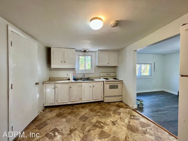 Building Photo - 2 br, 1 bath House - 51 A Dock Lane