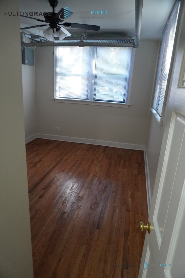 Building Photo - 1700-1710 W Albion