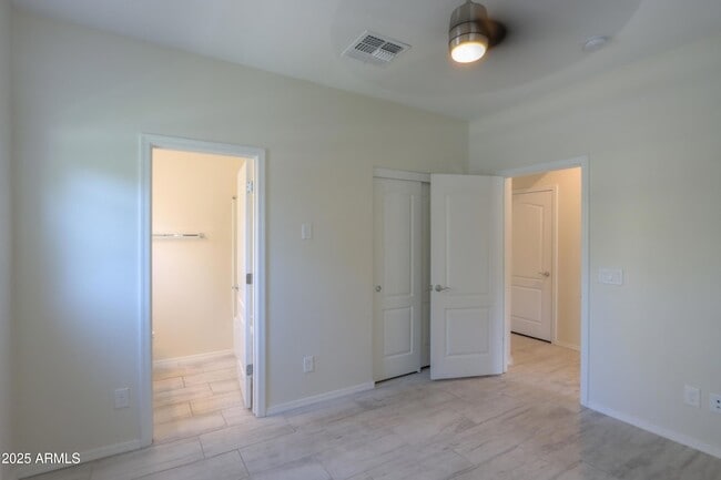 Foto del edificio - 1665 E Dogwood Ln