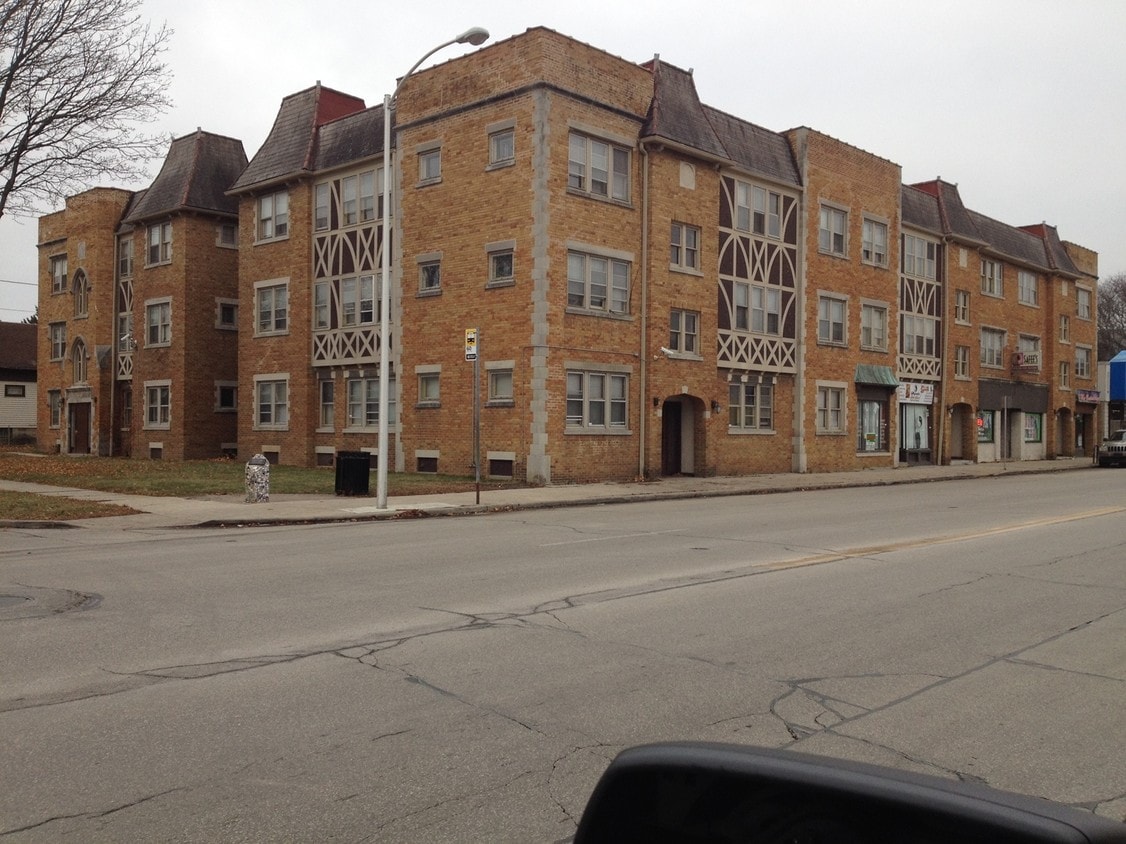 Primary - 4705-4721 W Burleigh St