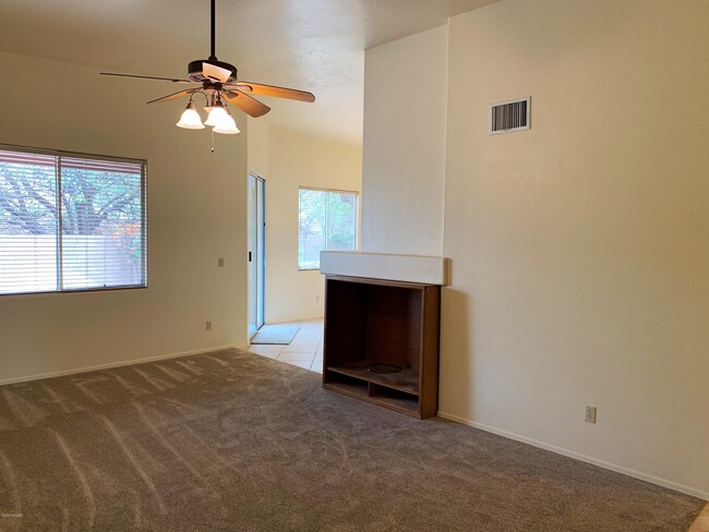 Building Photo - 650 N Northern Vista Pl