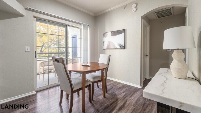 Foto del edificio - 3201 Duval Rd