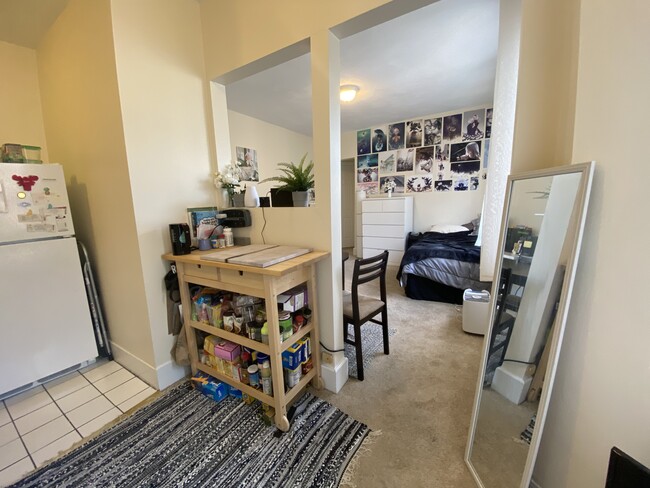 Building Photo - 54 Burbank St