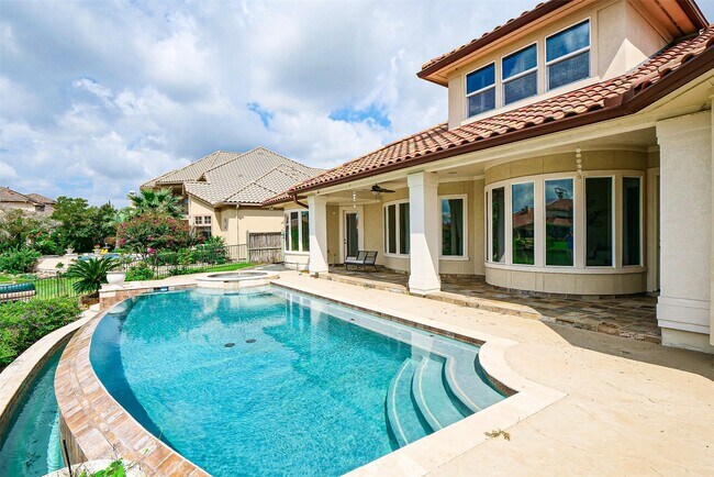 Foto del edificio - 19027 Crescent Bay Dr