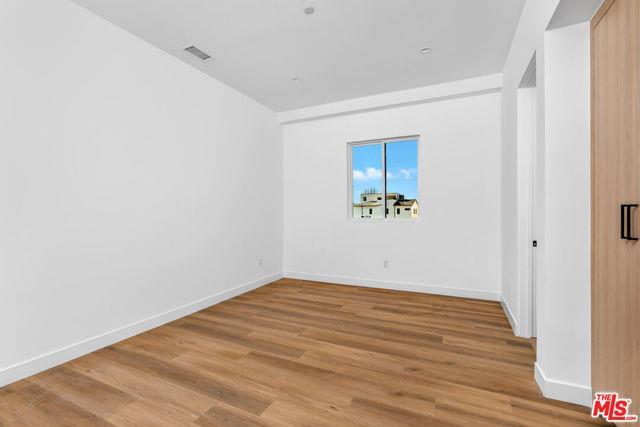 Foto del edificio - 10821 Morrison St