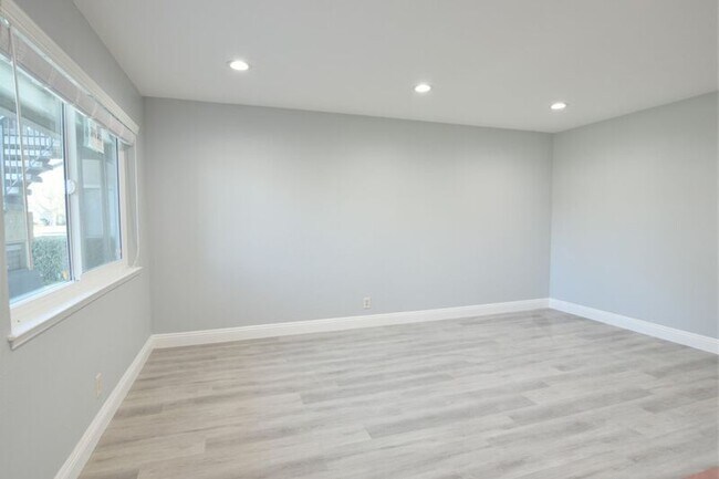 Foto del edificio - 445 Kuehnis Dr