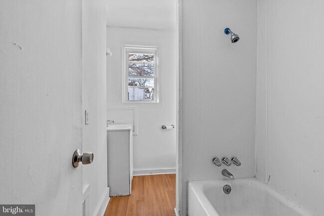 Building Photo - 124-126 S 4th St