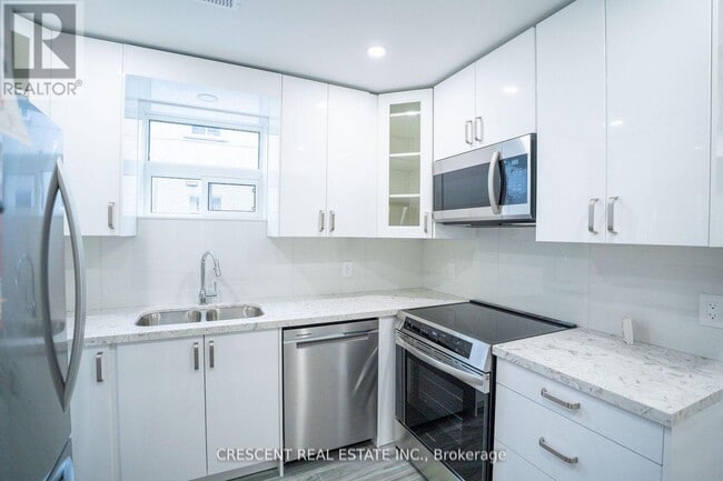 Building Photo - 19 Queen St W