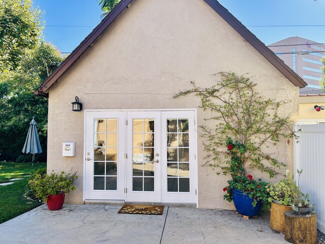 Building Photo - 8422 W 4th St