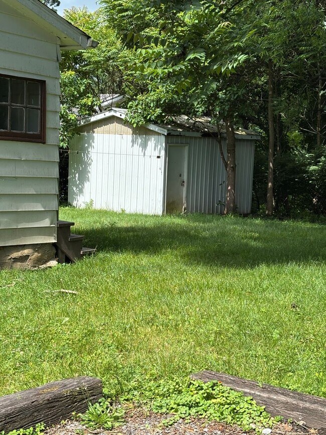 Foto del edificio - 2 Bdrm 1st Floor Bath Secluded Yard