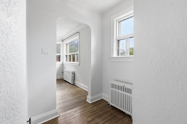 Building Photo - 676 Beresford Ave