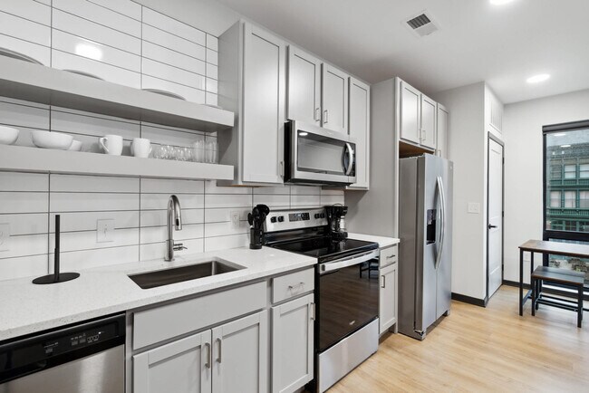 Foto del edificio - 423 E Michigan St