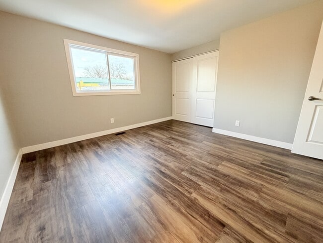 Building Photo - 225 Queen St