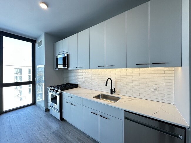 Building Photo - 2155 N Elston Ave