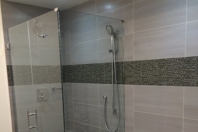 Spa Bath - 559 N 20th St