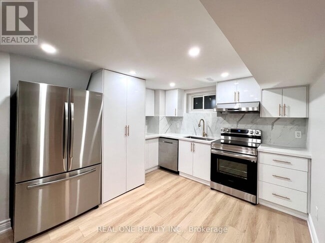Building Photo - 65 Dewlane Dr