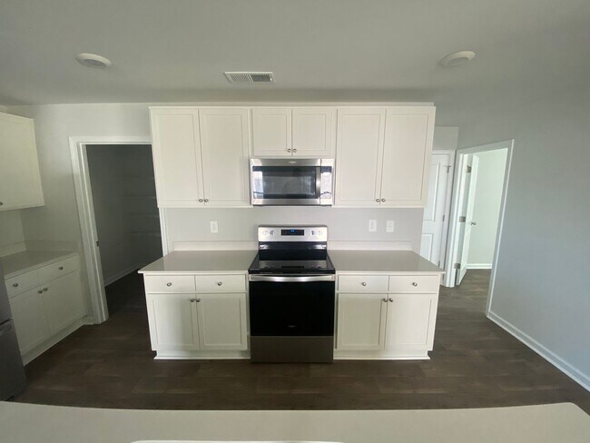 Foto del edificio - JUNE SPECIAL!!! $500 SECURITY DEPOSIT WITH...