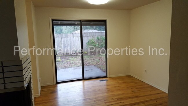 Building Photo - 6354 Hiawatha Ct