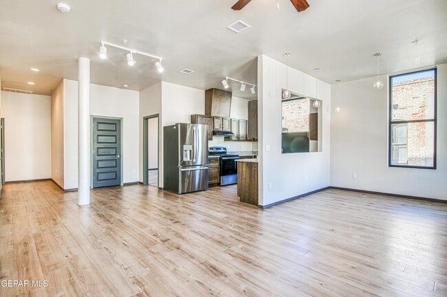 Foto del edificio - 312 E Overland Ave