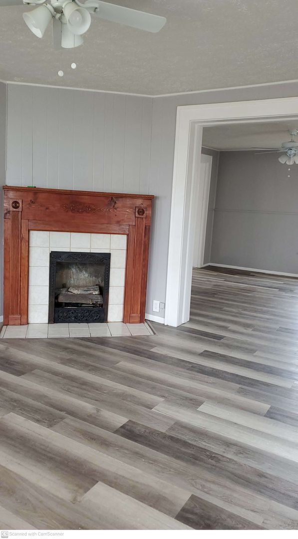 Building Photo - Renovated 3 bed 1 bath home with washer/dryer hook ups!