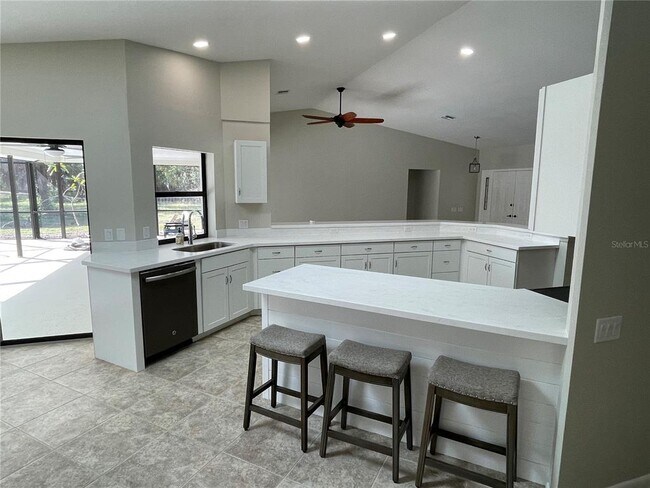 Building Photo - 242 Snyder Dr
