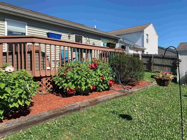 Foto del edificio - South side 3 Bedroom, 2 Bath Home, w/ 2 car attached garage
