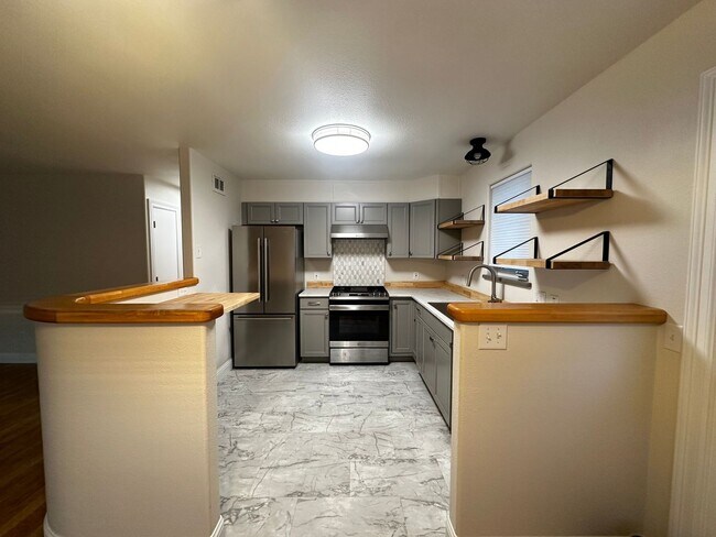 Building Photo - 3 Bed/1 Bath/ Home with Fenced Yard