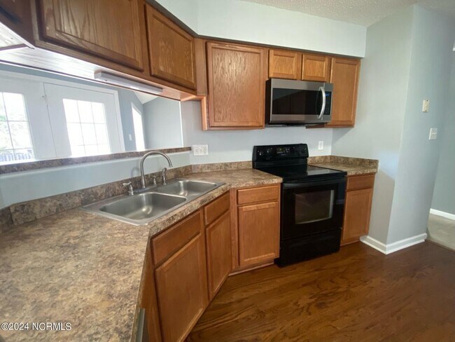 Foto del edificio - 3 Bedroom, 2 Bath Home - 1204 Huff Dr.