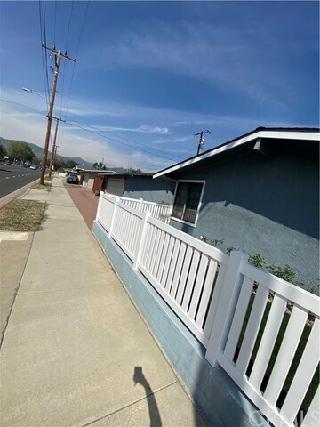 Building Photo - 1101 E Lemon Ave