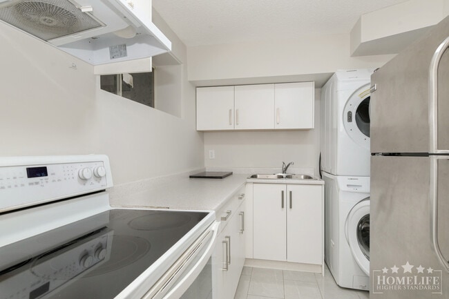 Building Photo - Spacious 3-Bedroom + Den Basement for Rent...