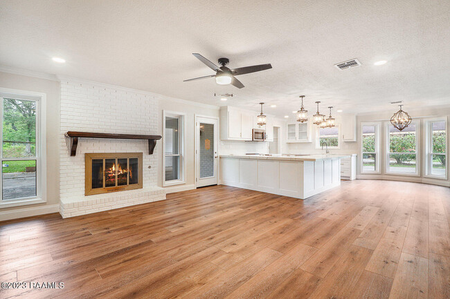 Building Photo - 304 Thomas Nolan Dr