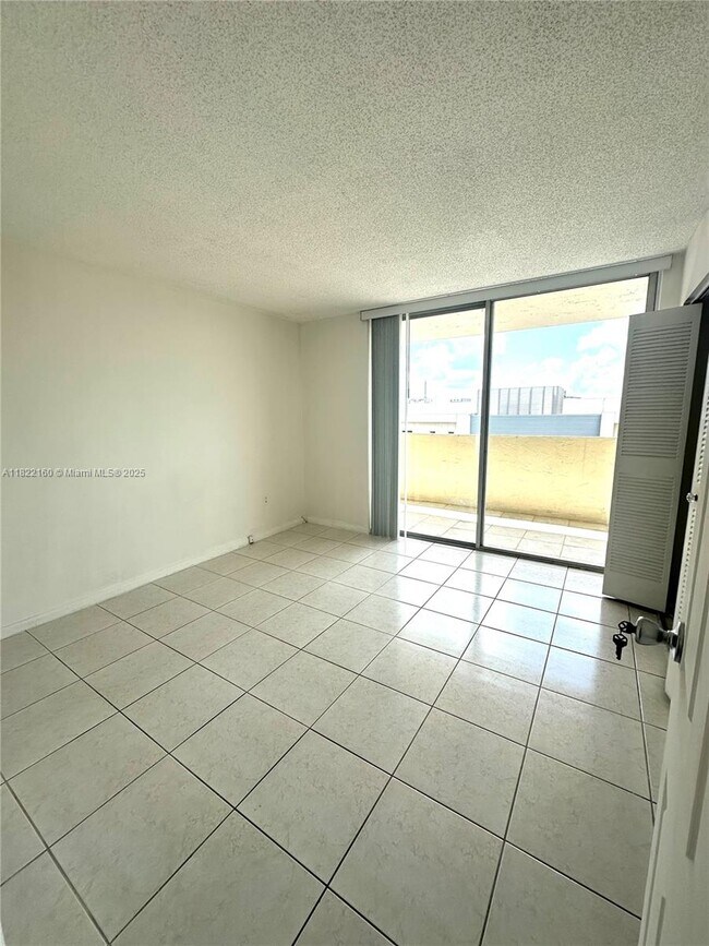 Building Photo - 4675 W 18th Ct