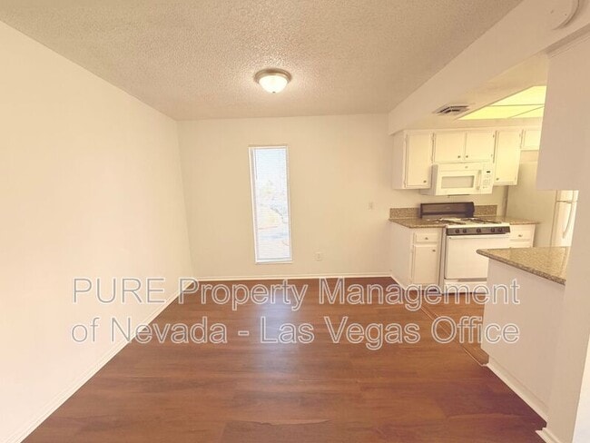 Building Photo - 1405 E Vegas Valley Dr