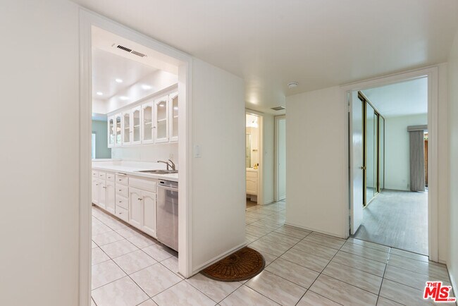 Foto del edificio - 6732 Hillpark Dr