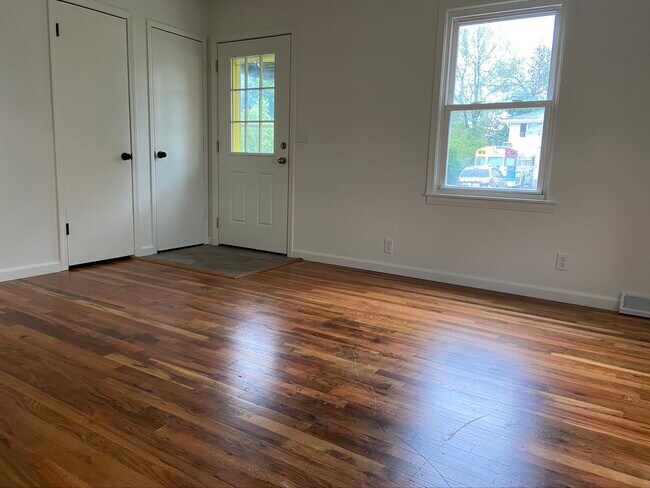 Building Photo - 5516 Orchard Ave
