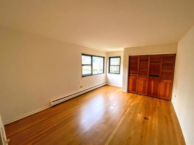 Foto del edificio - 6454 N Ridge Blvd