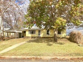 Building Photo - 703 W Ollie St