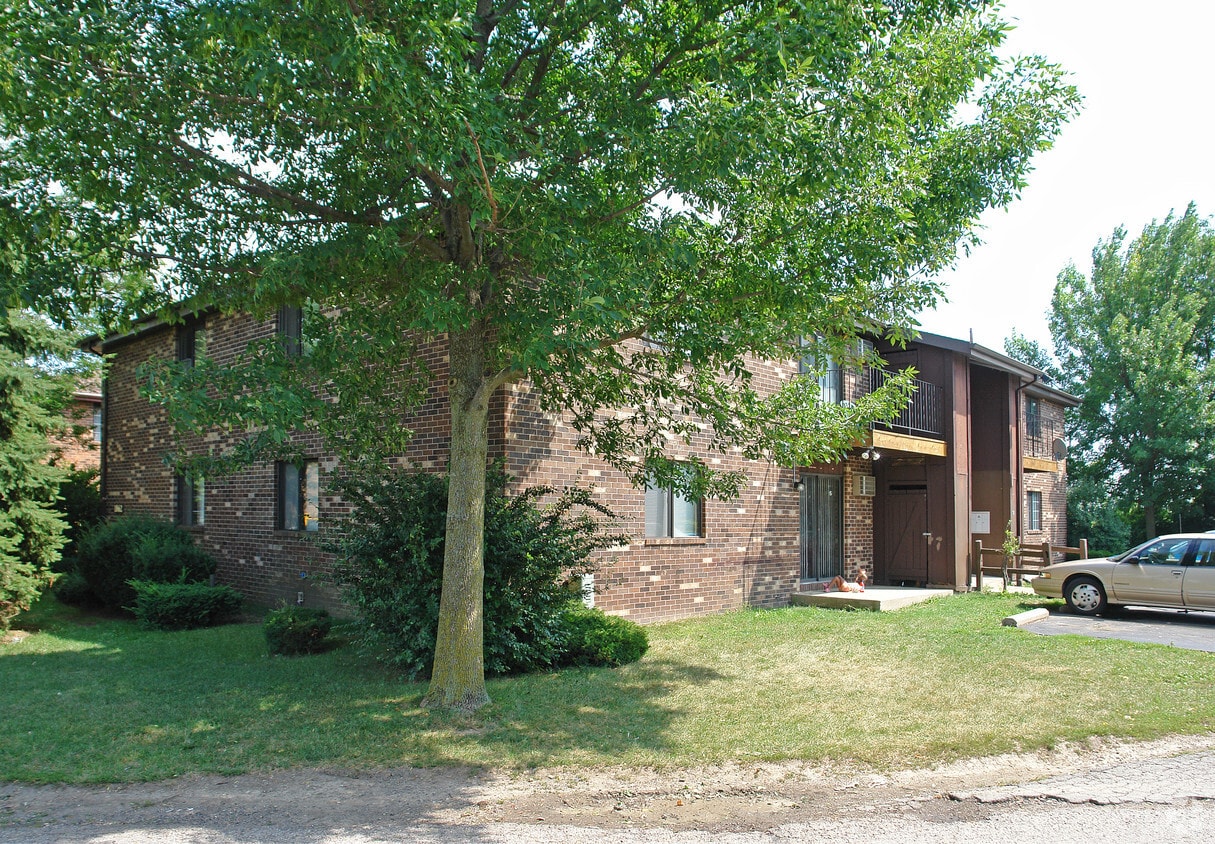 Building Photo - 1862 Roosevelt Ave