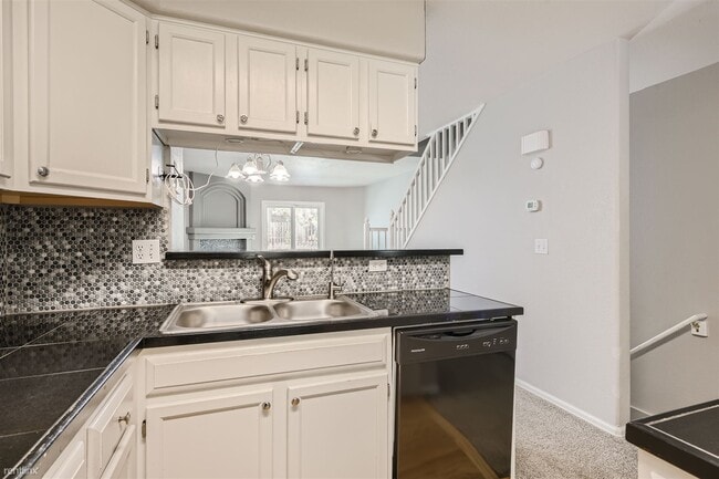 Building Photo - 3 br, 3.5 bath Townhome - 8256 South Fillm...