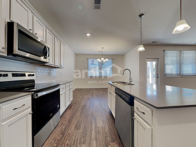 Building Photo - 410 Wright Rd A