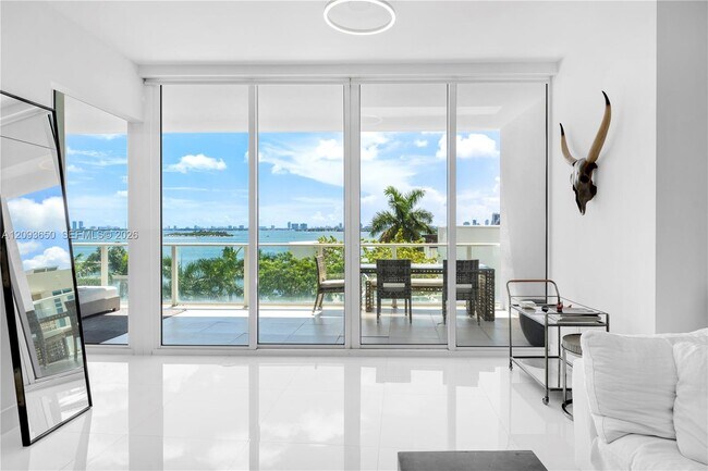 Foto del edificio - 2020 N Bayshore Dr