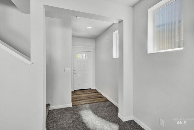 Foto del edificio - 4 bedroom, 2.5 Bath is a Must See! 1962 SqFt, Beautiful Parks, No Landscaping, and More!