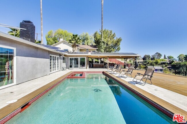 Foto del edificio - 7020 Middlesbury Ridge Cir