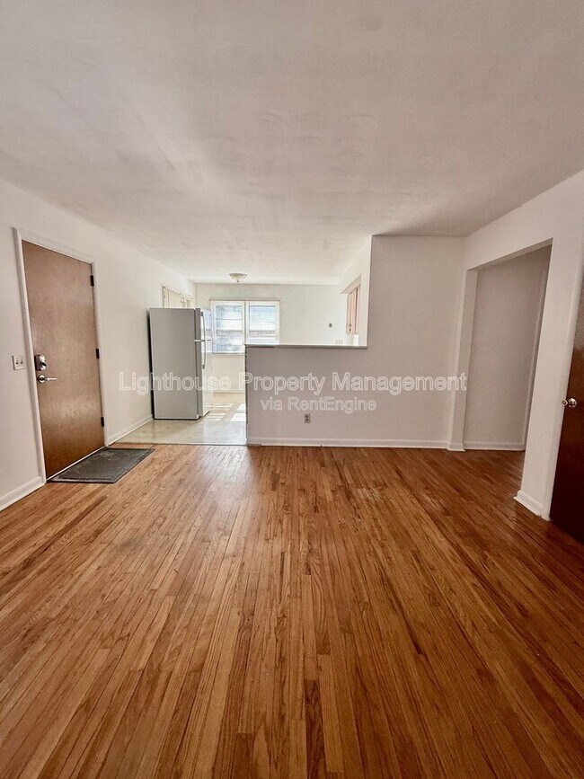 Foto del edificio - 2118 Woodbine Ave