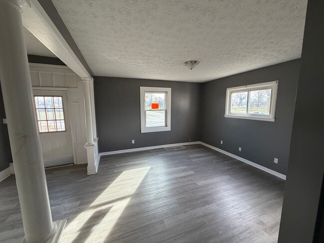 Building Photo - 316 W 10th St